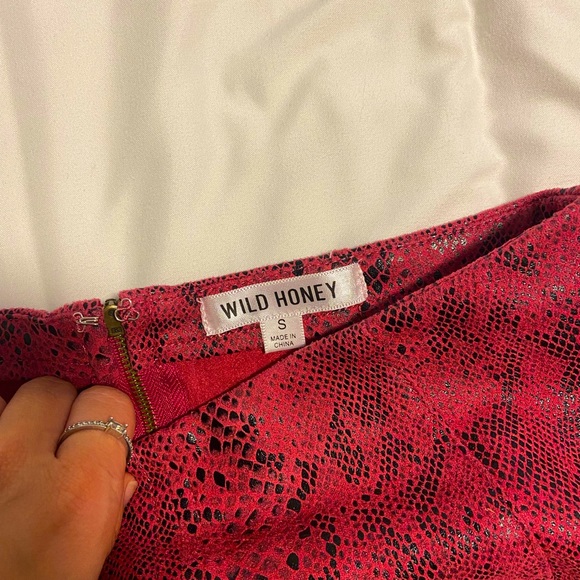 Skirt editorial new size small - Picture 1 of 3